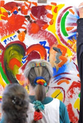 Local residents learn about Tunisian Collaborative Painting