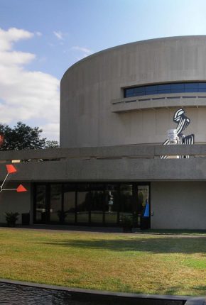 Hirshhorn_Museum_DC_2007