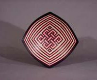 John L Skau, Red Celtic Knot, sculptural basketry, 25 x 25 x 8 in.  (63.5 x 63.5 x 20.3 cm), Courtesy of the artist, Archdale, North Carolina